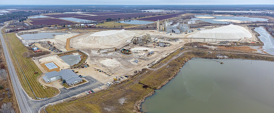 File:Frac sand mine by Tomah on Wis-173.jpg